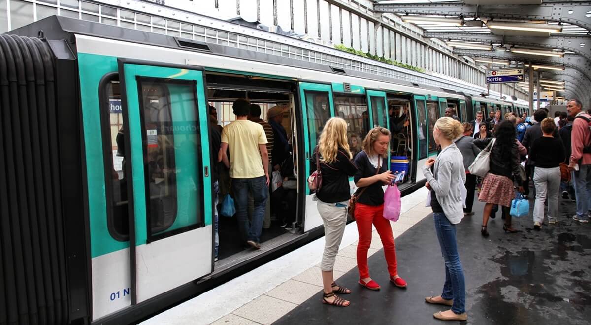 Les Parisiens passent environ 64 minutes par jour dans les transports en commun !  